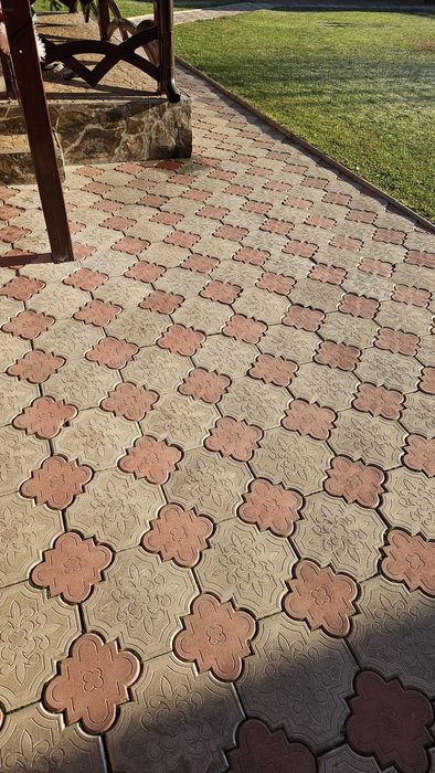 Pavaj în stare foarte bună