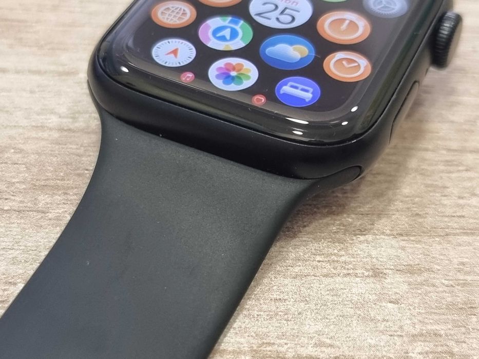 Apple watch SE 2 gen.  92% батерия