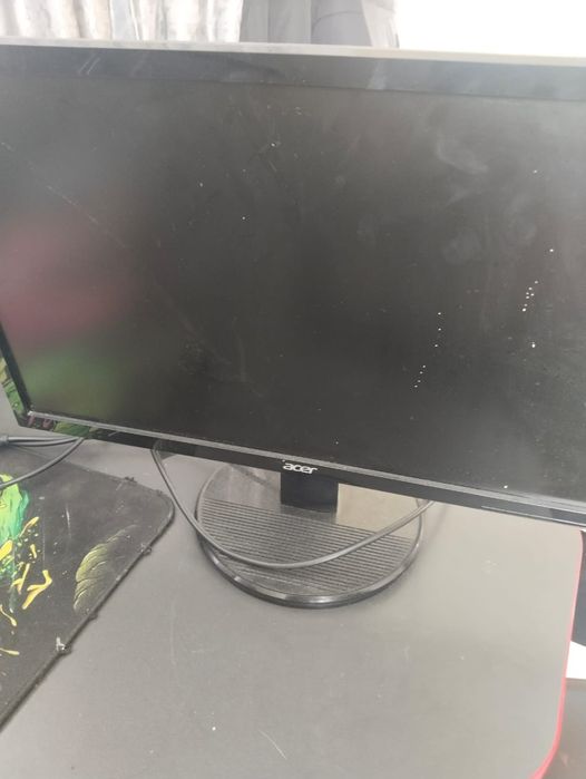 Продам стол кресло и мониторы