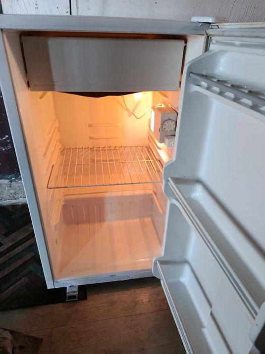 Продам мини холодильник Midea