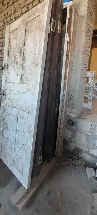 Продам дверей и окон