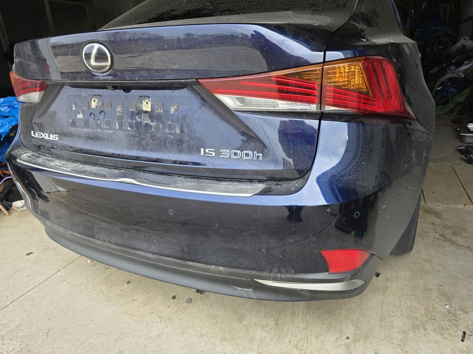 Bara hayon triple lexus is 300h 2020 facelift impecabile