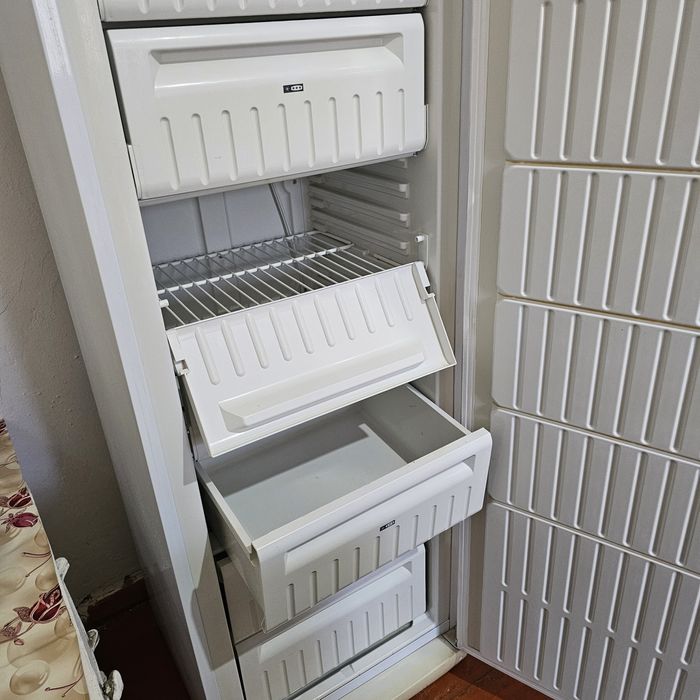 Продаётся морозильный холодильник