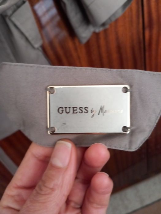 Дамски ризи H&M размер M и тренчот Guess
