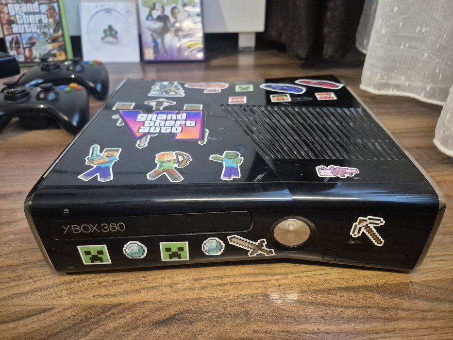 Xbox 360 cu 3 jocuri