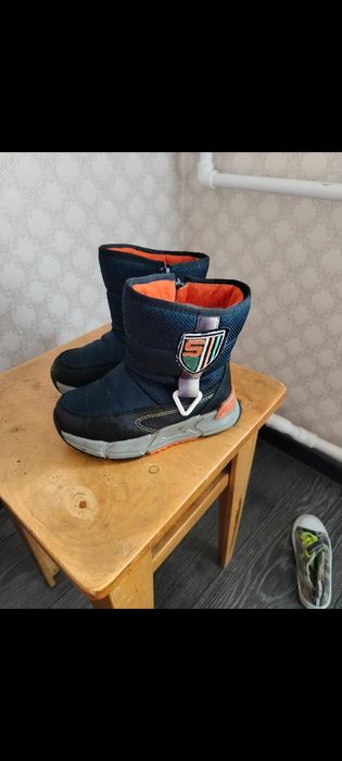 Сапоги на мальчика срочно продам!