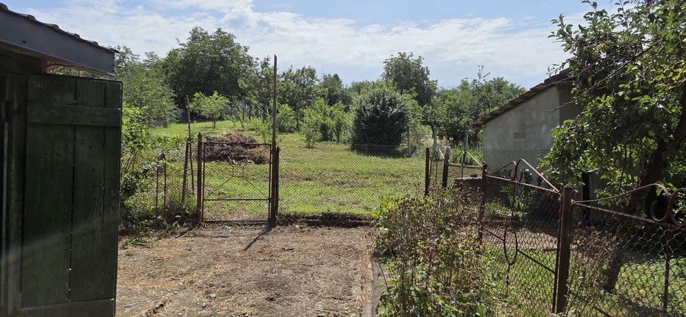Casă de vanzare .