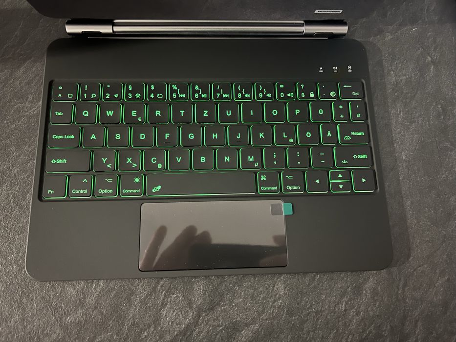 Husă cu Tastatură Earto pentru iPad Air 11 / Pro 11, Magic Style, Trackpad, Iluminată,