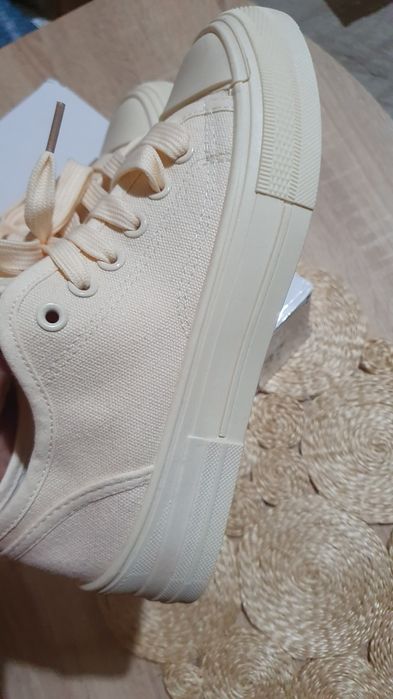 Tenisi beige noi, marime 37, interior 23 cm