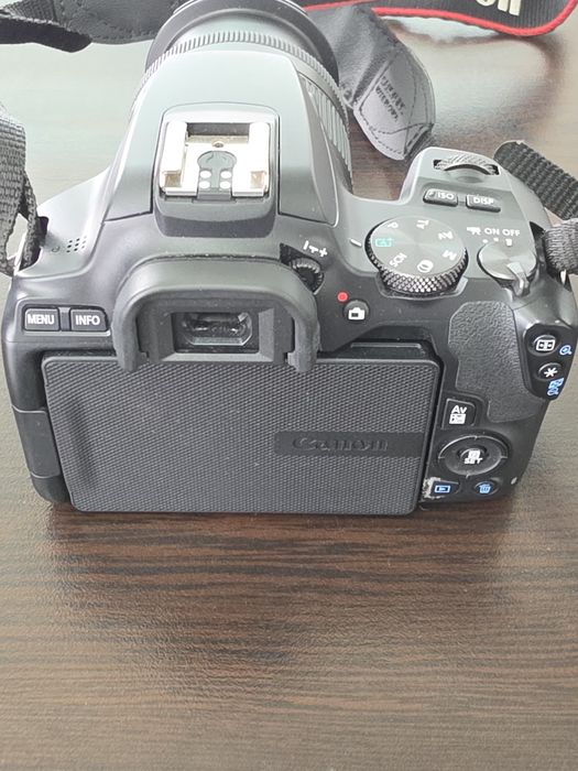 Фотоапарат : Canon EOS 250D