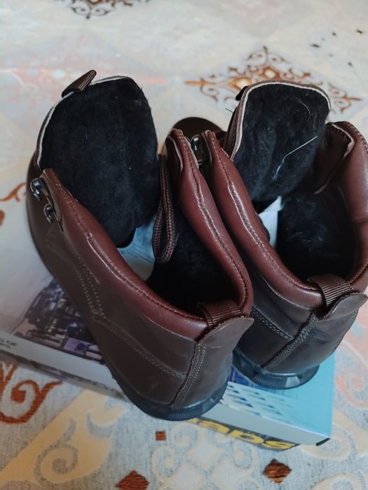 Ботинки утепленные кожанные. Россия
