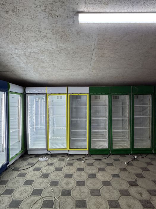 Продам витрины холодильники