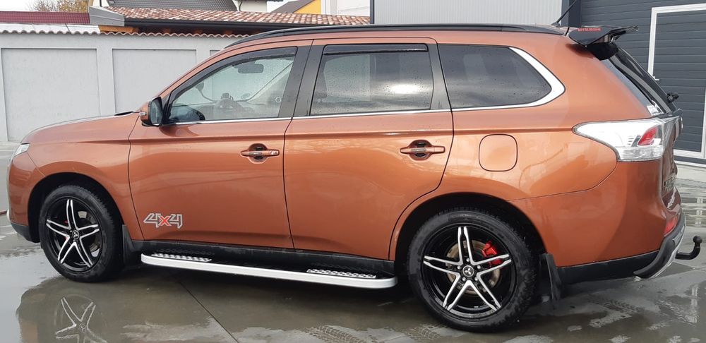 Vând praguri pentru Mitsubishi Outlander generația 3