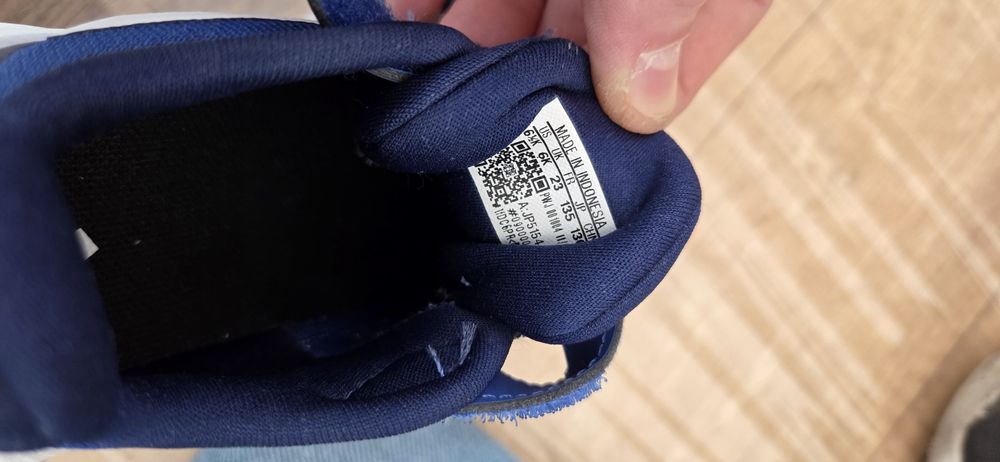 Adidași nr.23 și sandale nr.24