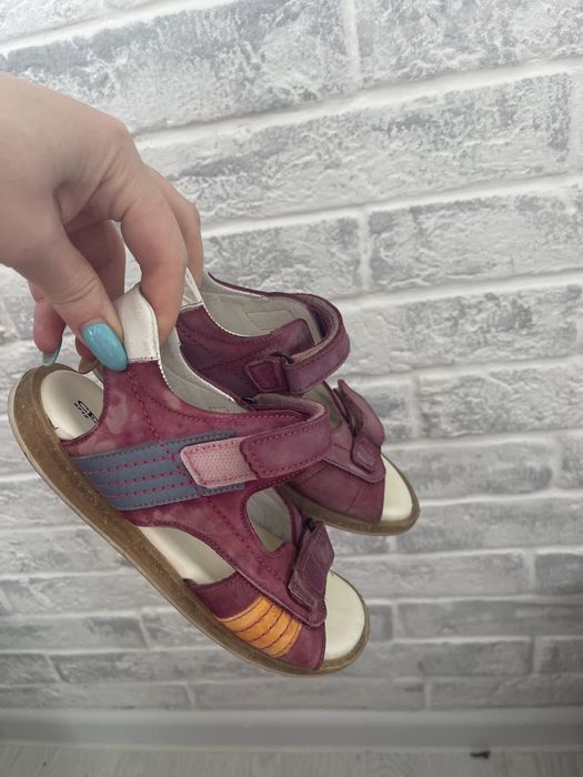 Продаются босоножки фирменные привезенные с Турции