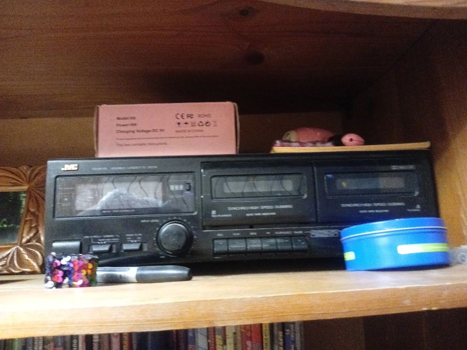 Продам или обменяю диски и касеты.