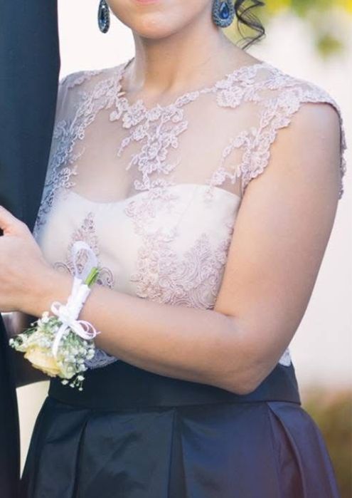 Официална дизайнерска рокля с дантелени елементи – размер 42 (L)