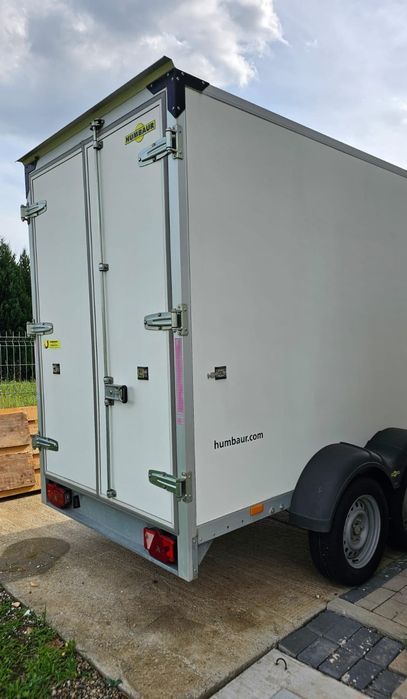 Remorca închisa 2 axe 2500 kg HUMBAUR – ideală reclamă / transport