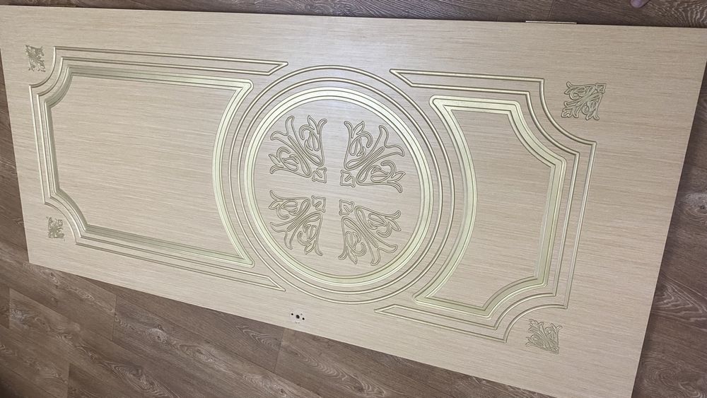 Продаётся межкомнатный дверь