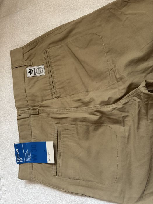 Vand pantaloni barbati