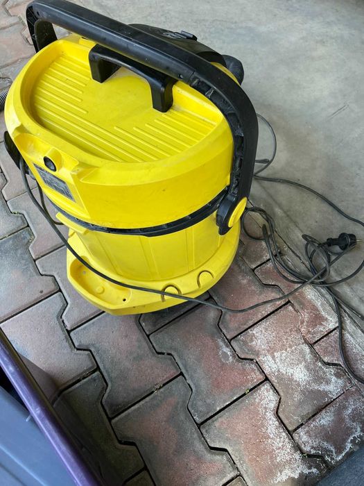 Прахосмукачка Karcher SE4001
