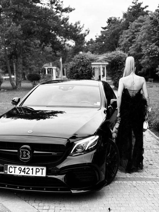 Официална черна дантелена рокля с цепка, размер S