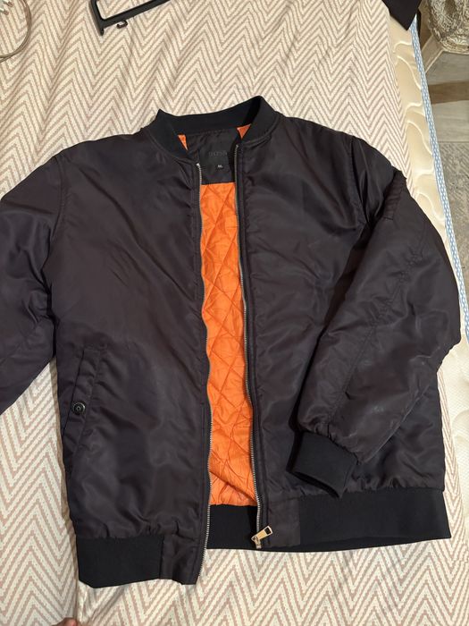 Куртка бомбер черная