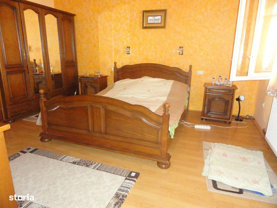 Casa solida din caramida 5 camere, teren 1278 mp Micalaca strada larga