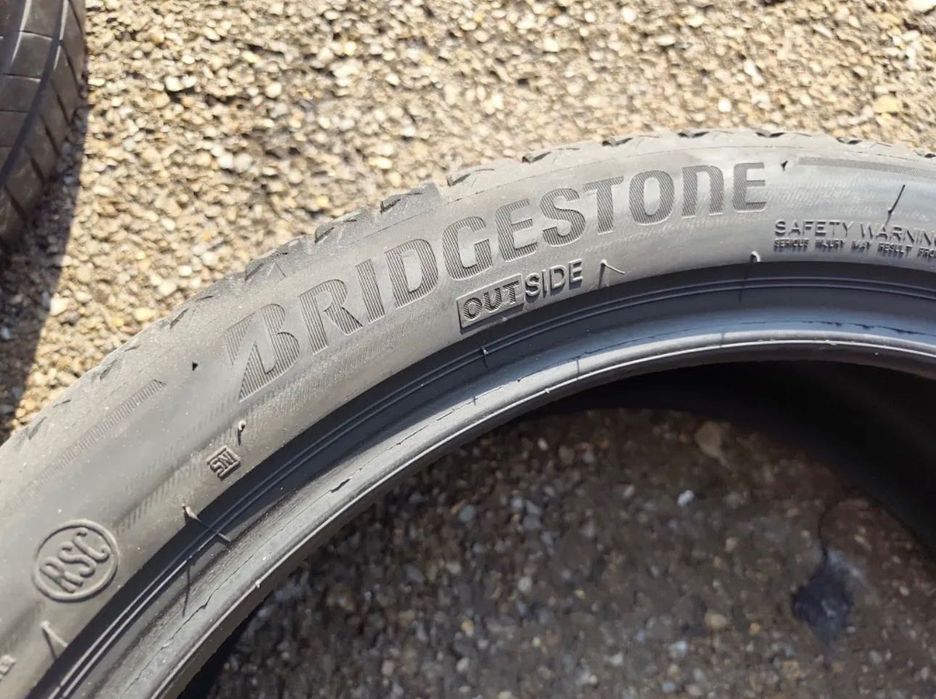 2 бр летни гуми Bridgestone 235 / 45 / 20