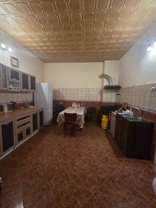 Casa Deosebita  cu teren in suprafata de 2700 mp zona Cuvin