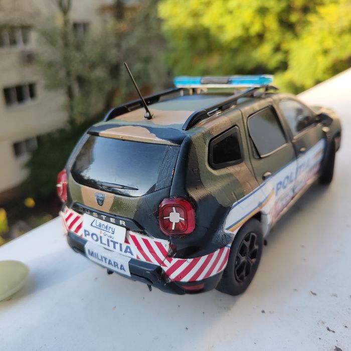 Macheta Duster Camuflaj ,,poliția militară,, cu girofar funcțional