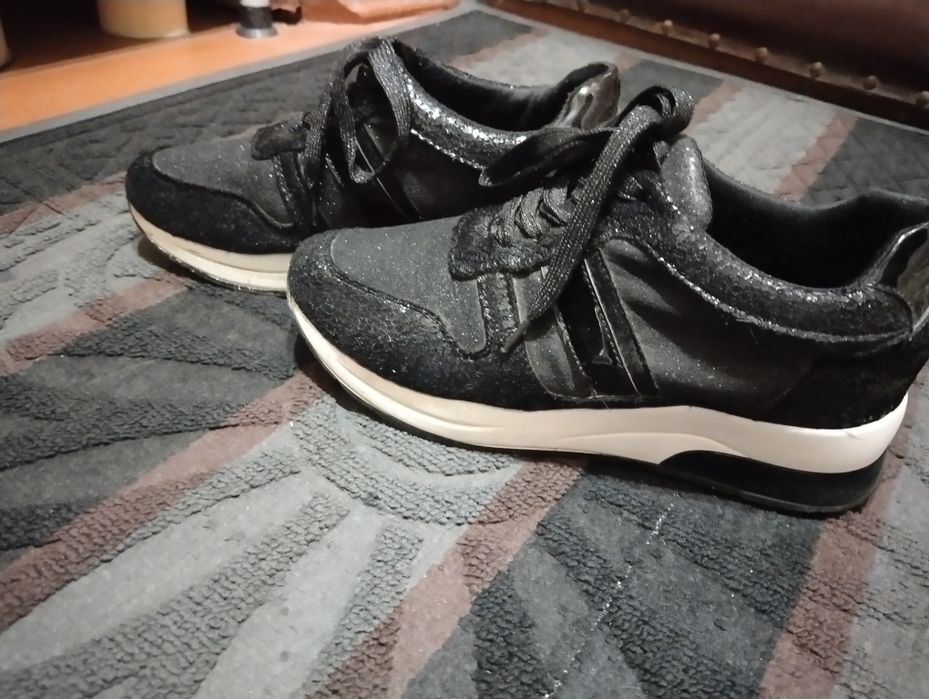 Продам кроссовки