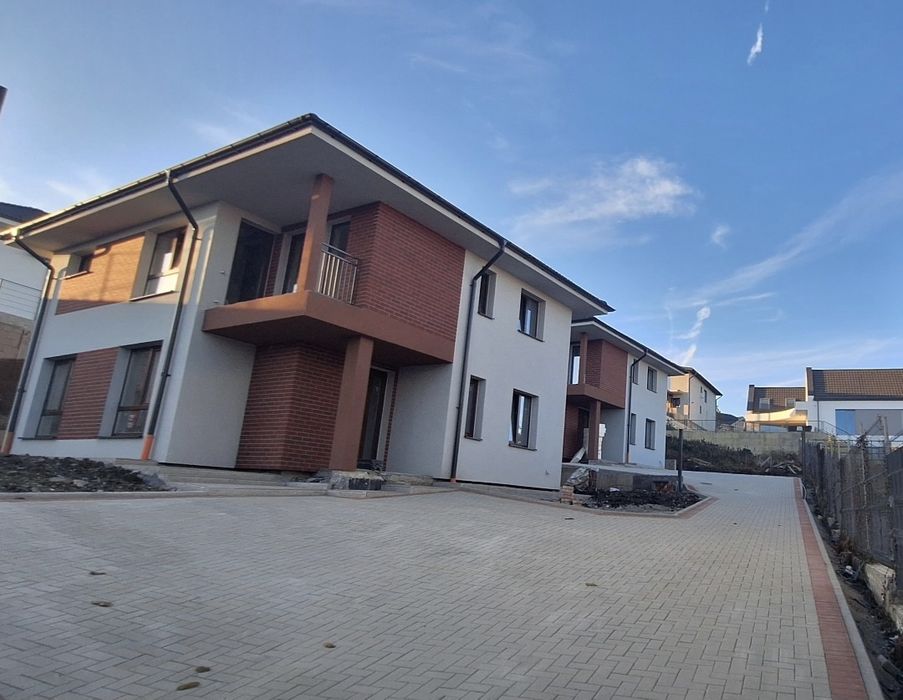 Ansamblu 2 case Dezmir -Apahida ,  calitate  NZEB
