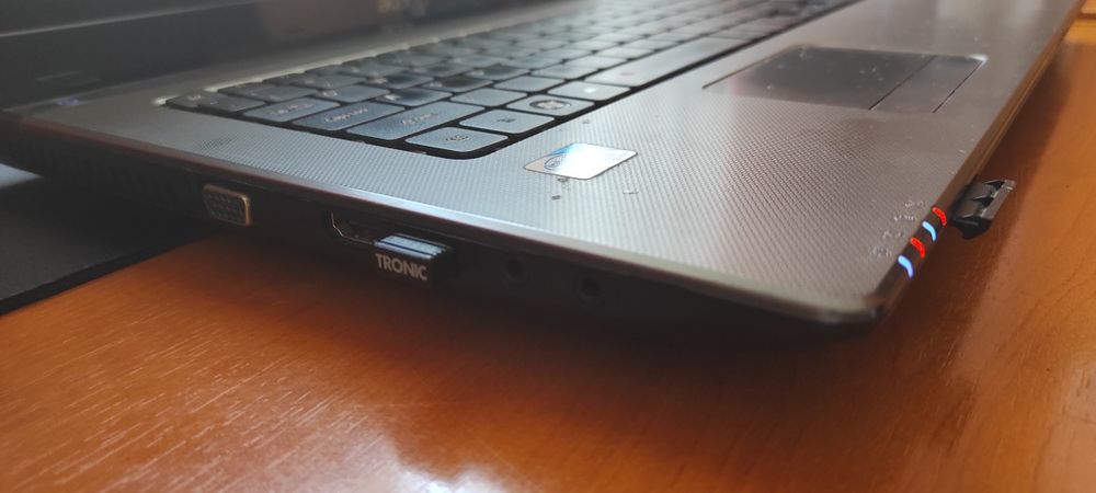 Laptop Acer Aspire 17.3 ",Intel i3 ,8GB RAM ,SSD 500 GB ,DVD-RW&cititor carduri