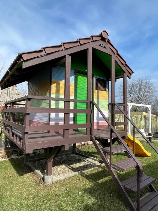 Casuta cu accesorii cadou pentru loc de joaca pentru copii