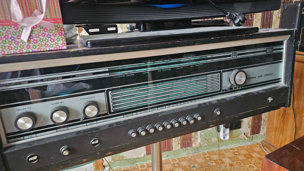 Советский радиоприемник ESTONIA