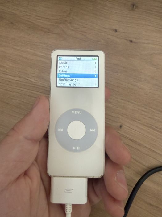 Ipod nani 1gb alb (nu iphone)