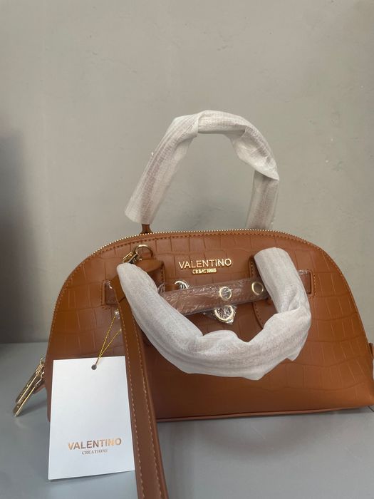 Дамска чанта от естествена кожа Valentino