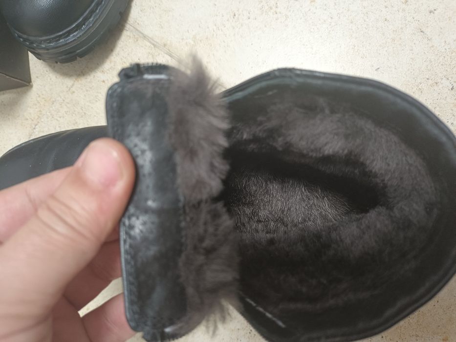 Продам зимнею обувь