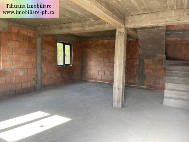 Casa la rosu de vanzare - Lipanesti