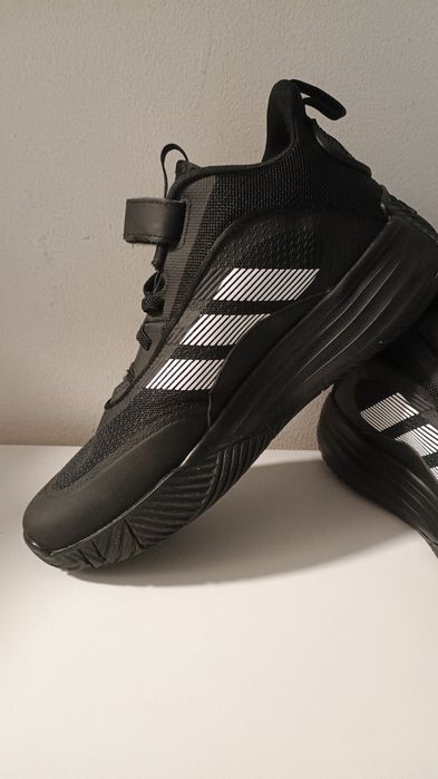 Adidași 38 2/3.  .