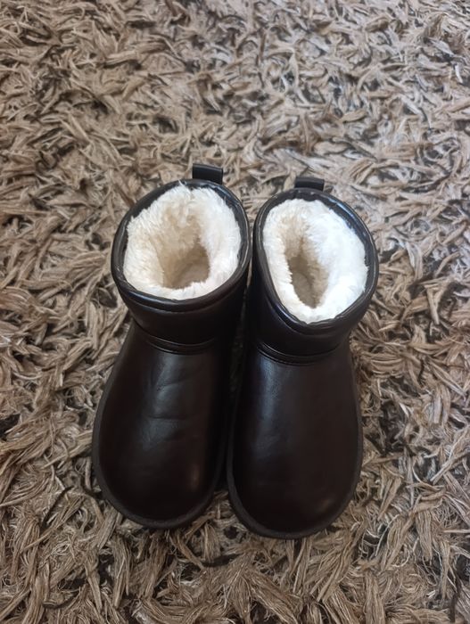 Продам детские Уги