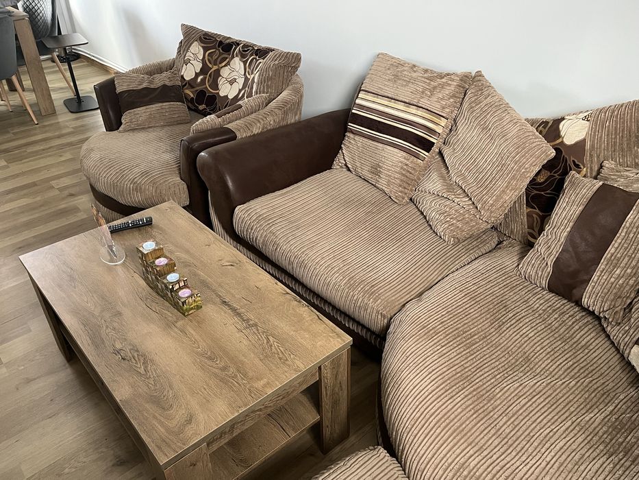 Продавам бежово-кафяв диван