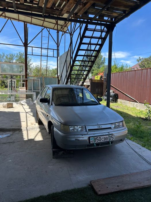 Lada 2110.