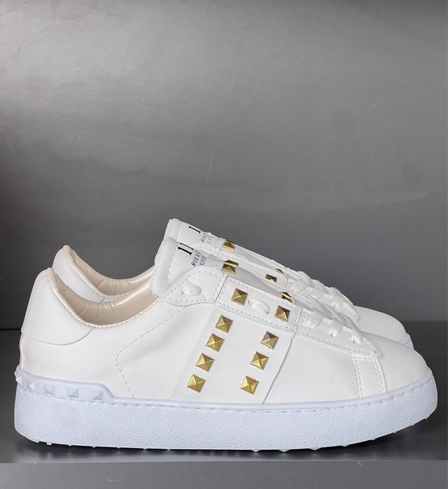 Adidasi Valentino Noi !!! Marimi 36/40 !!!