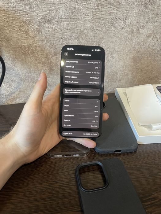 iPhone 16 Pro Max 256GB Black Titanium Идеал, +чехлы Либо обмен