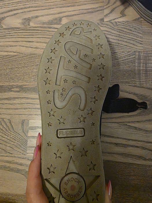 Продам кроссовки для девочки