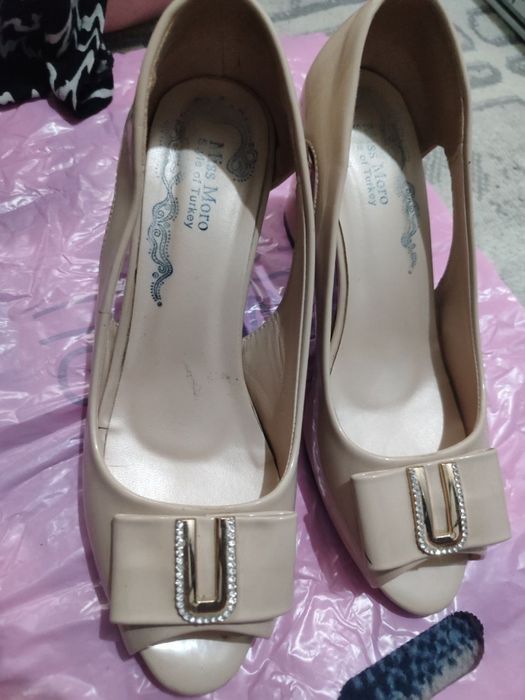 Tufli basanojka sotiladi