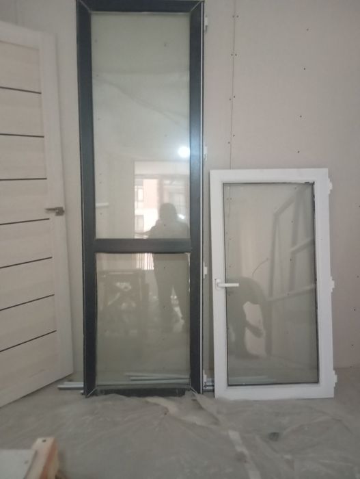 Окно с дверью на балкон