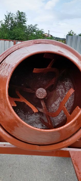 Vand betoniera  300.l.